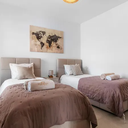 Sunny Golf Horizon - Luxury Retreat In