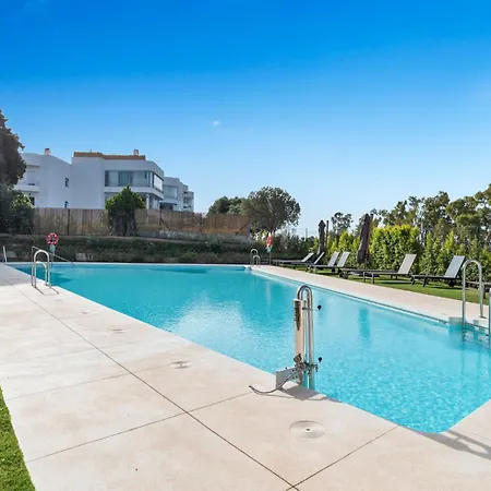 Sunny Golf Horizon - Luxury Retreat In Apartment Estepona